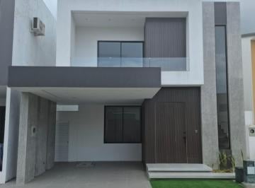 Casa de 4 habitaciones, Guayaquil · Casa de Venta en Urbanización Mallorca Village, a Estrenar, con Hidromasaje