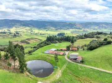Hacienda-Quinta , Cuenca · Hacienda en Venta en Tarqui, Cuenca, Azuay - 64,8 Ha - Hacienda Ganadera