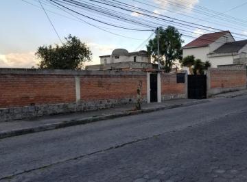 Terreno / Lote · 252m² · 3 Habitaciones · 8 Estacionamientos · Venta Casa en Quito Urbanización San Fernando de Una Planta con Terreno de 915 m²