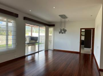 Casa · 370m² · 3 Habitaciones · 2 Estacionamientos · Vendo Casa en Conjunto en Lumbisi Cerca a Ruta Viva