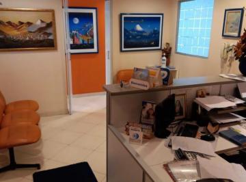 Terreno / Lote · 127m² · 4 Habitaciones · 1 Estacionamiento · Vendo Oficina con 5 Estaciones Odontológicas 127 m. Sector Megamaxi