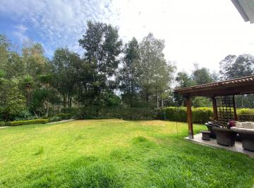 Casa · 700m² · 5 Habitaciones · 2 Estacionamientos · Casa de Venta en Sector Estratégico en Cumbayá