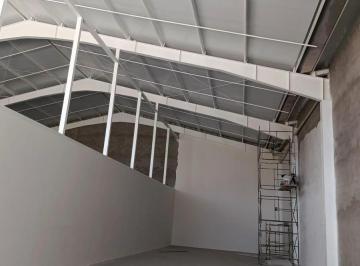 Bodega-Galpón · 200ha · 3 Habitaciones · 3 Estacionamientos · Galpón en Renta. Izamba Ambato