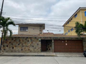 Casa de 6 habitaciones, Guayaquil · Casa en Venta en Ciudadela Álamos Norte