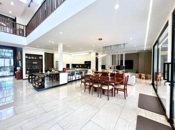 Casa · 630m² · 4 Habitaciones · 4 Estacionamientos · Mv - Sector de Tumbaco - Viña del Chiche, en Venta Casa de Lujo de 4d 630 m² Terreno 820 m²