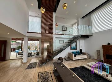 Casa · 500m² · 3 Habitaciones · 4 Estacionamientos · Casa en Venta Sector Nayon