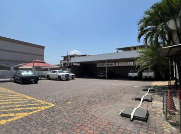 Edificio-Hotel-Fabrica de 8 habitaciones, Guayaquil · Edificio Comercial con Parqueos Guayaquil Norte 1000 m de Terreno