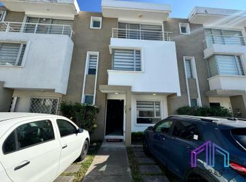 Casa · 153m² · 3 Habitaciones · 2 Estacionamientos · Casa en Venta Sector Conocoto