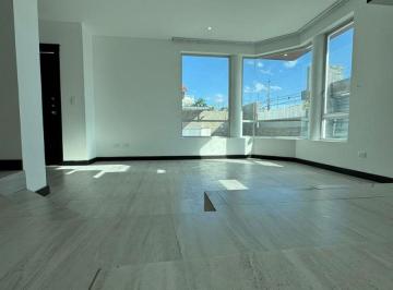 Casa de 3 habitaciones, Ibarra · Casa con 176 m² y 3 Dorm. y Terraza, en Venta en Ibarra, La Plaza Shopping, Banco Pichincha