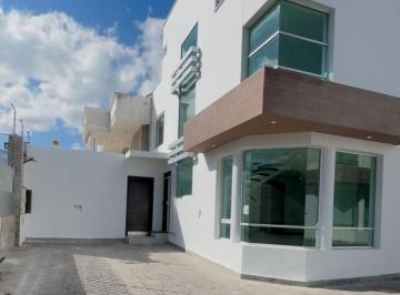 Casa de 3 habitaciones, Ibarra · Casa en Venta en Conjunto, 3 Master y Terraza en Urb La Quinta, Ibarra, Cerca de Plaza Shopping