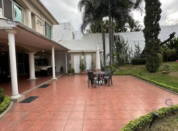 Casa · 453m² · 4 Habitaciones · 4 Estacionamientos · Venta de Casa en Urb. Cumbres de Los Ceibos con 4 Dorm. y Cuarto de Vapor V. B.