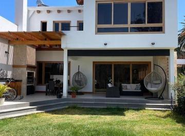 Casa · 260m² · 3 Habitaciones · 2 Estacionamientos · Renta Casa en Tanda