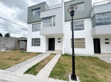 Casa · 120m² · 3 Habitaciones · 2 Estacionamientos · Venta de Casa Sector Fajardo - ¡Aplica Crédito Miti - Miti o Vip!