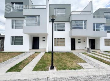 Casa · 120m² · 3 Habitaciones · 2 Estacionamientos · Venta de Casa Sector Fajardo - ¡Aplica Crédito Miti - Miti o Vip!