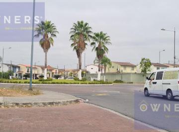 Casa · 96m² · 4 Habitaciones · 2 Estacionamientos · Venta de Casa Urbanización Metrópolis 2 (Vm)