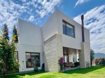 Casa de 3 habitaciones, Quito · $530.000 3 Dorm., Area de Bbq y Jardin: 3 Parqueaderos Vista y Seguridad