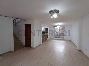 Casa · 180m² · 6 Habitaciones · 1 Estacionamiento · Oportunidad de Inversión: Casa con 2 Locales y 3 Departamentos – Alborada 14.dn