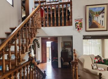 Casa · 613m² · 3 Habitaciones · 3 Estacionamientos · Quito El Batan Casa en Venta