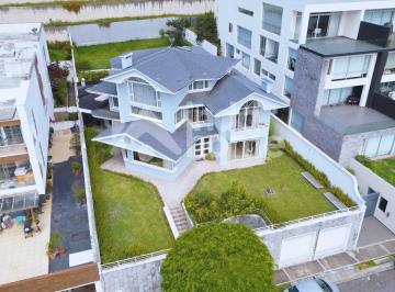 Casa · 685m² · 5 Habitaciones · 5 Estacionamientos · Casa en Venta Miravalle