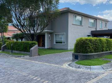 Casa de 4 habitaciones, Quito · Excelente Casa Venta