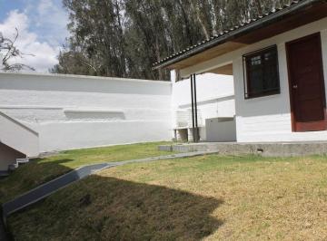 Casa · 220m² · 4 Habitaciones · 3 Estacionamientos · Se Vende Casa Cerca Al Parque Metropolitano Pr