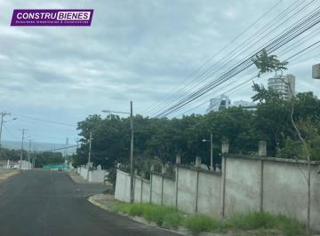 Terreno / Lote · 1100m² · Lote Esquinero Sobre La Vía en Barbasquillo, Manta