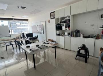Oficina comercial · 196m² · 4 Estacionamientos · Venta de Oficina en Kennedy Norte, 196 m², Cerca de Sri R. y