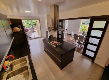 Casa de 4 habitaciones, Quito · Casa con 240 m² Terreno, 4 Recámaras en Venta en Cumbayá