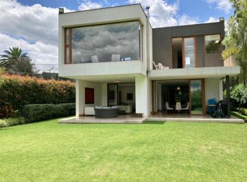Casa de 4 habitaciones, Quito · Casa de Lujo en Cumbayá | 997 m² de Terreno + 560 m² de Construcción | $790.000