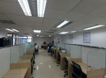Oficina comercial · 192m² · 1 Estacionamiento · Alquiler de Oficina en Edificio Empresarial en Kennedy Norte