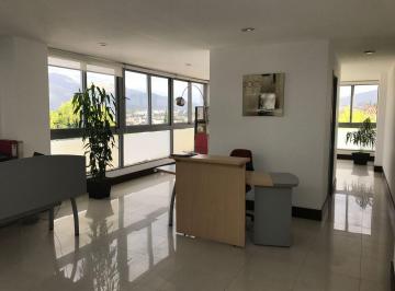 Oficina comercial , Quito · Linda Oficina en Edificio Corporativo