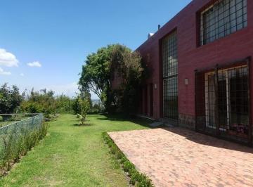 Casa de 5 habitaciones, Quito · Pachosalas, Magnífica Vivienda a Dos Minutos de La Ruta Viva