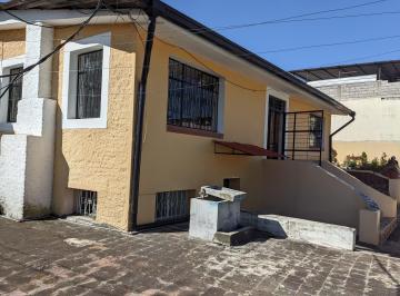 Casa de 8 habitaciones, Quito · Casa Rentera en Venta Chimbacalle