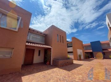 Casa · 290m² · 3 Habitaciones · 3 Estacionamientos · Venta Casa 3 Parqueadero 100 m Patio Cumbaya La Ceramica