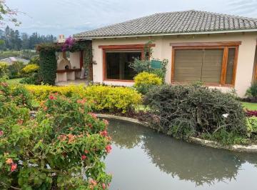 Casa · 131m² · 2 Habitaciones · Casas de Venta en Pakakuna, Checa