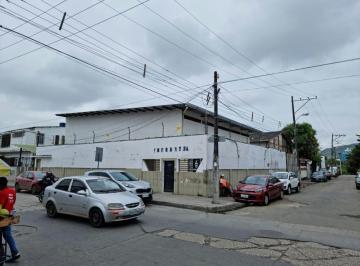 Bodega-Galpón · 340m² · Galpón Esquinero, Bodegas Zona Industrial Sector Mapasingue Este