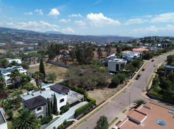 Terreno / Lote · 1m² · Lindo Terreno de Venta Ubicado en Cumbayá Dentro de La Urbanización Jardines de Santa Inés