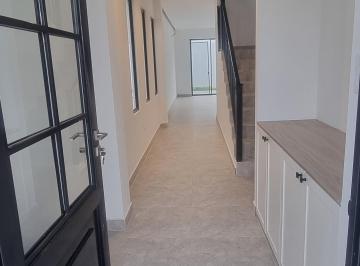 Casa de 4 habitaciones, Guayaquil · Vendo Casa en Ciudad Celeste