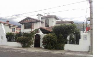 Casa de 4 habitaciones, Quito · Se Vende Casa en Cumbaya Dentro de Urbanización Via Lumbisi