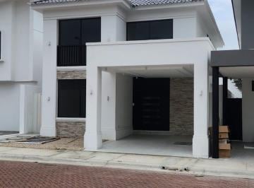 Casa de 4 habitaciones, Guayaquil · Espectacular Casa en Venta - Via a La Costa - Punta Esmeralda (Mr)