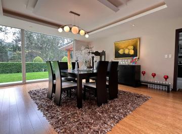 Casa de 3 habitaciones, Quito · Casa de 384 m² con 3 Habitaciones de Venta en Nayón - Tanda