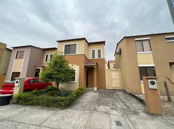 Casa · 67m² · 2 Habitaciones · Se Vende Propiedad en La Joya Etapa Corona