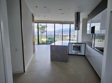Departamento · 160m² · 3 Habitaciones · 2 Estacionamientos · Departamento de Lujo en Quito, Ecuador en Renta en Edificio Iqon