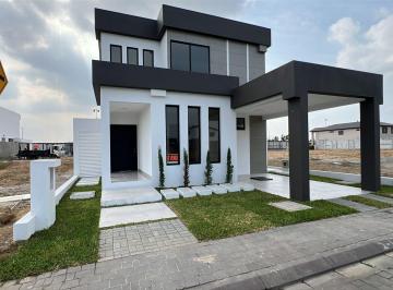 Casa de 4 habitaciones, Guayaquil · En Venta Casa de Estreno, en Isla Celeste - Babor