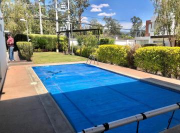 Casa de 4 habitaciones, Quito · Linda Casa de Venta en Conjunto con Piscina Sector La Cerámica