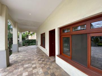 Suite de 1 habitación, Guayaquil · Alquilo Suite Amplia en El Cortijo