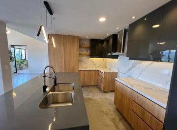 Cocina principal · Casa Rentera en Venta en Azogues, por Estrenar en Pampa Crespo