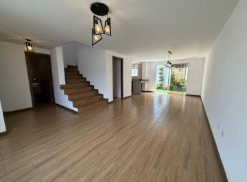 Casa de 3 habitaciones, Quito · Valle de Los Chillos. Sector Mirasierra. Casa Espaciosa y Moderna en Conjunto