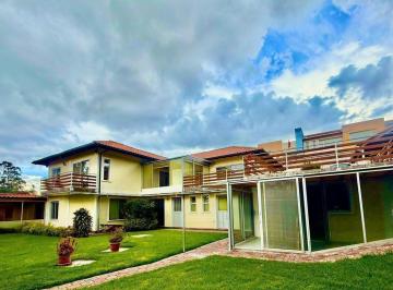 Casa · 400m² · 3 Habitaciones · 1 Estacionamiento · Vendo Casa Exclusiva - Sector La Cerámica