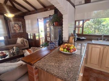 Casa · 461m² · 5 Habitaciones · 2 Estacionamientos · Casa en Venta en Cumbaya Sector Cerveceria Nacional